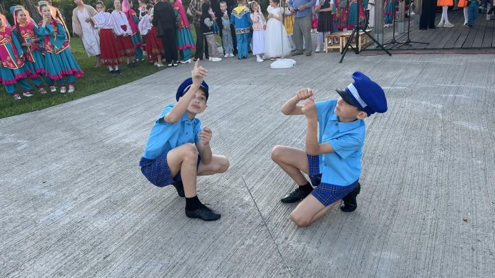 Сабада Балаларны яклау көнендә  Сәнгать мәктәбе укучыларын тәбрикләделәр