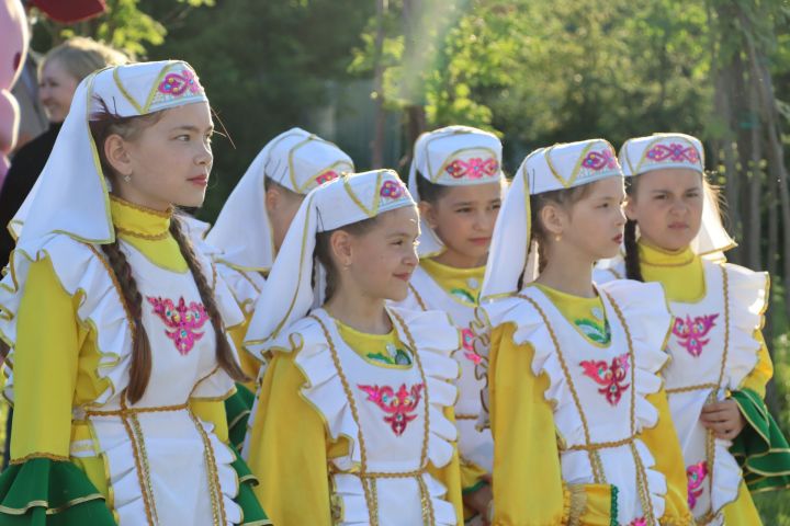 Сабада Балаларны яклау көнендә  Сәнгать мәктәбе укучыларын тәбрикләделәр