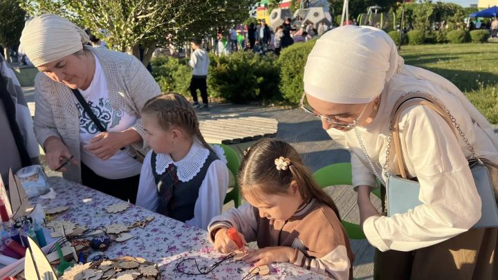 Сабада Балаларны яклау көнендә  Сәнгать мәктәбе укучыларын тәбрикләделәр