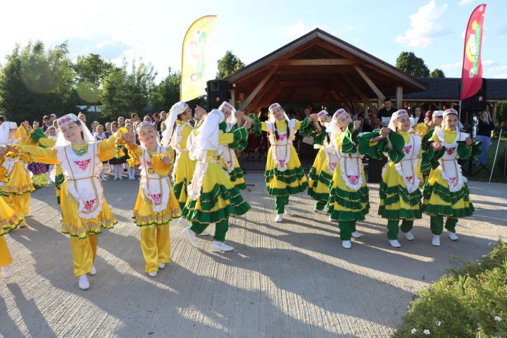 Сабада Балаларны яклау көнендә  Сәнгать мәктәбе укучыларын тәбрикләделәр