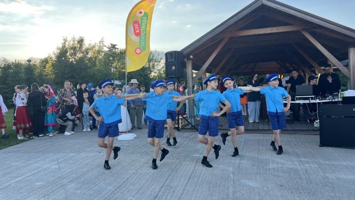 Сабада Балаларны яклау көнендә  Сәнгать мәктәбе укучыларын тәбрикләделәр