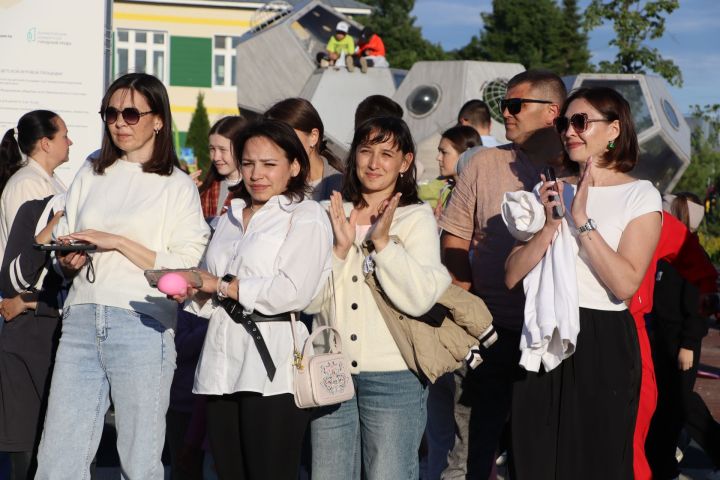 Сабада Балаларны яклау көнендә  Сәнгать мәктәбе укучыларын тәбрикләделәр