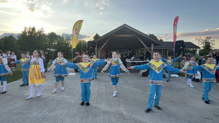 Сабада Балаларны яклау көнендә  Сәнгать мәктәбе укучыларын тәбрикләделәр