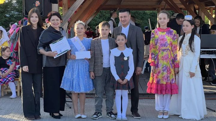 Сабада Балаларны яклау көнендә  Сәнгать мәктәбе укучыларын тәбрикләделәр