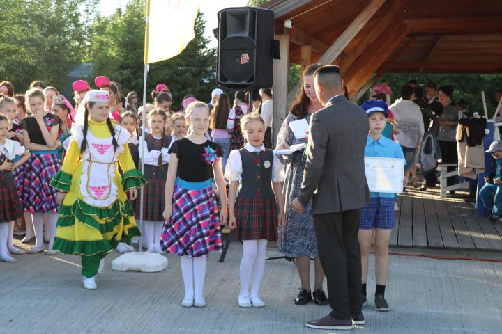 Сабада Балаларны яклау көнендә  Сәнгать мәктәбе укучыларын тәбрикләделәр