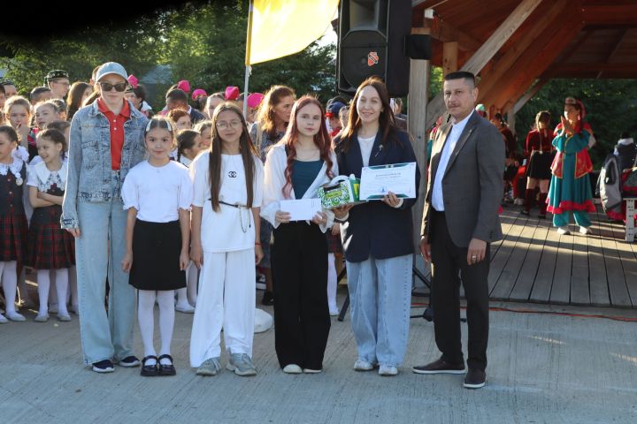 Сабада Балаларны яклау көнендә  Сәнгать мәктәбе укучыларын тәбрикләделәр
