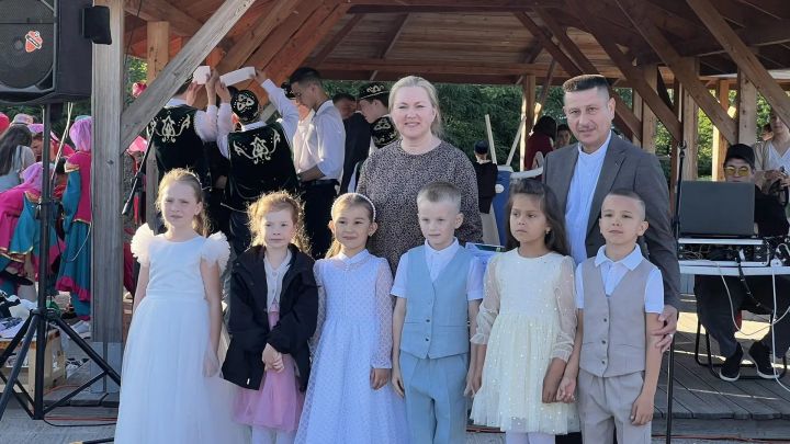 Сабада Балаларны яклау көнендә  Сәнгать мәктәбе укучыларын тәбрикләделәр