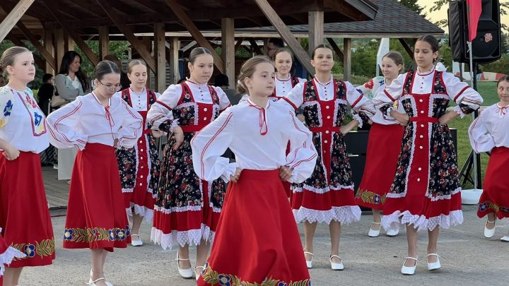 Сабада Балаларны яклау көнендә  Сәнгать мәктәбе укучыларын тәбрикләделәр