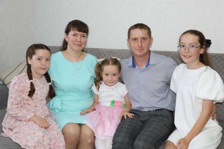 Ике  милләт, ике гореф-гадәт, уртак бәхет һәм мәхәббәт