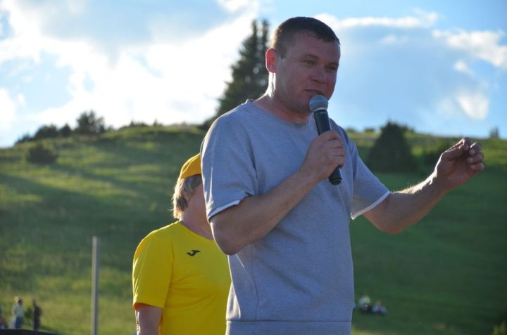 Тауга  каршы  йөгерү, тимер атка  атлану, пленка эченнән мүкәләү – болар барысы да Иләбәр  Сабантуенда гына