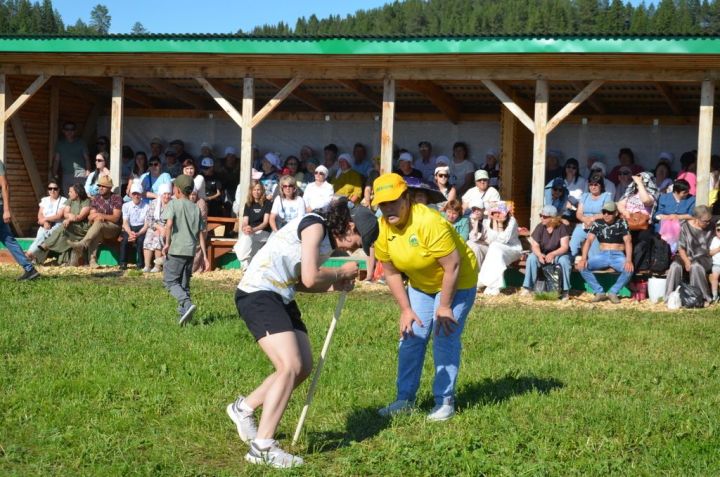 Тауга  каршы  йөгерү, тимер атка  атлану, пленка эченнән мүкәләү – болар барысы да Иләбәр  Сабантуенда гына