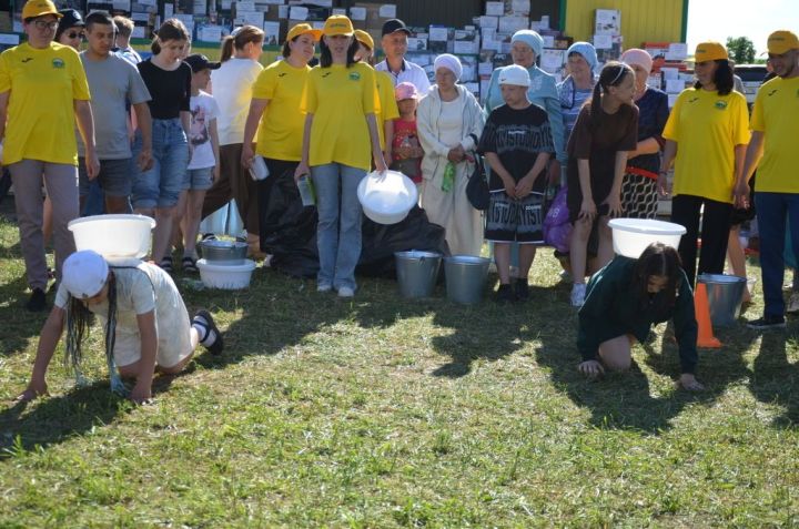 Тауга  каршы  йөгерү, тимер атка  атлану, пленка эченнән мүкәләү – болар барысы да Иләбәр  Сабантуенда гына