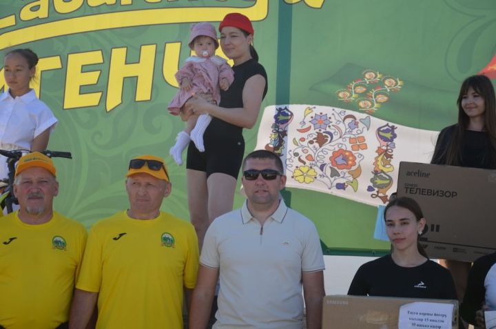 Тауга  каршы  йөгерү, тимер атка  атлану, пленка эченнән мүкәләү – болар барысы да Иләбәр  Сабантуенда гына