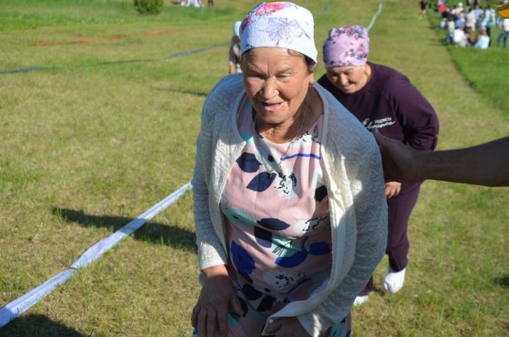 Тауга  каршы  йөгерү, тимер атка  атлану, пленка эченнән мүкәләү – болар барысы да Иләбәр  Сабантуенда гына