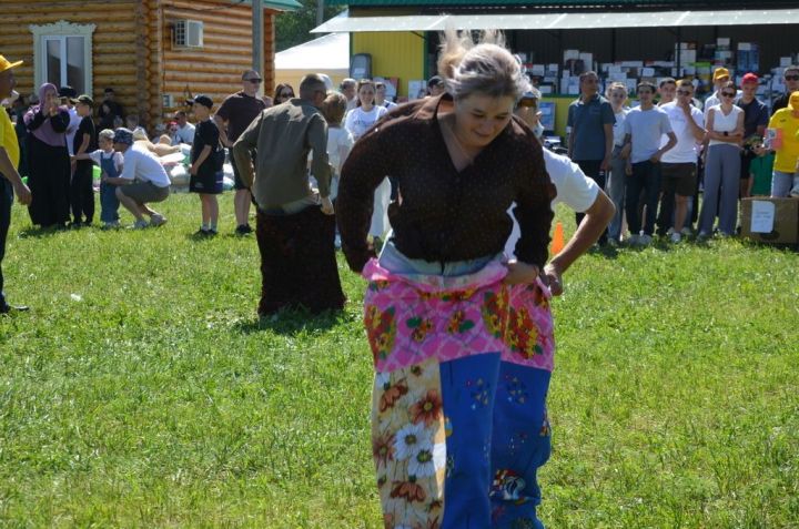Тауга  каршы  йөгерү, тимер атка  атлану, пленка эченнән мүкәләү – болар барысы да Иләбәр  Сабантуенда гына