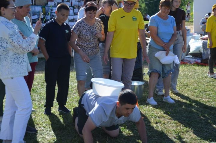 Тауга  каршы  йөгерү, тимер атка  атлану, пленка эченнән мүкәләү – болар барысы да Иләбәр  Сабантуенда гына