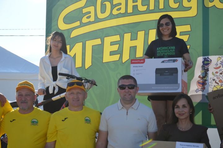 Тауга  каршы  йөгерү, тимер атка  атлану, пленка эченнән мүкәләү – болар барысы да Иләбәр  Сабантуенда гына