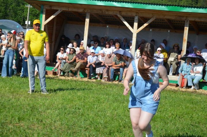 Тауга  каршы  йөгерү, тимер атка  атлану, пленка эченнән мүкәләү – болар барысы да Иләбәр  Сабантуенда гына