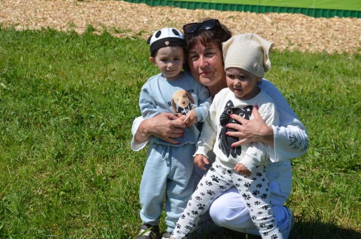 Тауга  каршы  йөгерү, тимер атка  атлану, пленка эченнән мүкәләү – болар барысы да Иләбәр  Сабантуенда гына