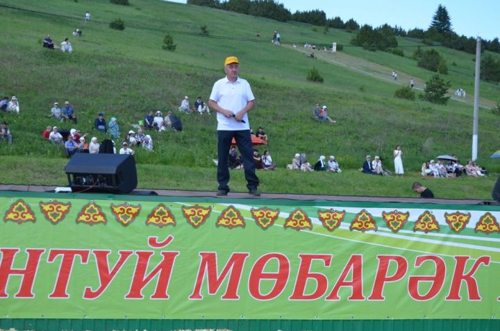 Тауга  каршы  йөгерү, тимер атка  атлану, пленка эченнән мүкәләү – болар барысы да Иләбәр  Сабантуенда гына