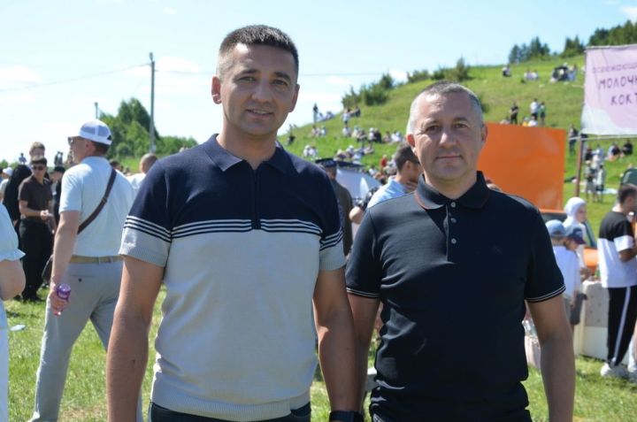Тауга  каршы  йөгерү, тимер атка  атлану, пленка эченнән мүкәләү – болар барысы да Иләбәр  Сабантуенда гына