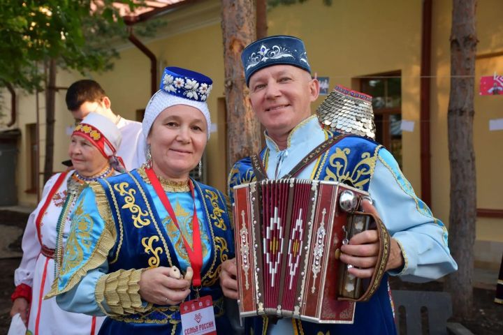 Югары Шытсудан Шәрифуллиннар гаиләсе «Россия гаиләсе. Гаиләдә татулык-илдә бердәмлек» Бөтенроссия гаилә иҗаты фестивалендә катнашты