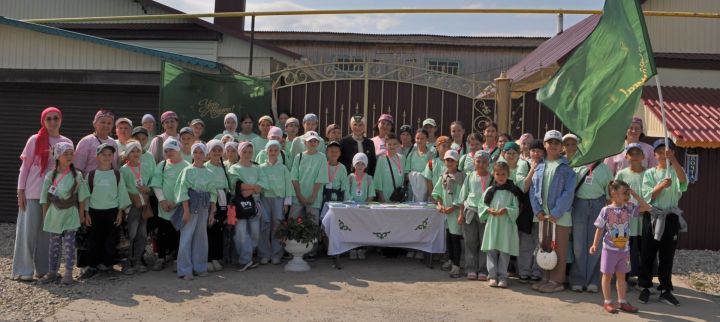 «Ура, авылга!» проектында катнашучылар  Эзмәнең Тукай урамына сәяхәткә  чыкты