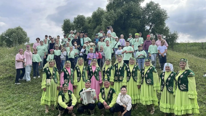 «Ура, авылга!»да өченче көн: яңа җырлар өйрәнделәр һәм яктылык кайтаргычлар ясадылар