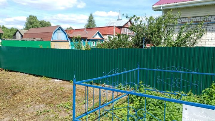 Бердәмлектә — көч: Кече Кибәчеләр үзара салым акчасыннан зиратны төзекләндерде