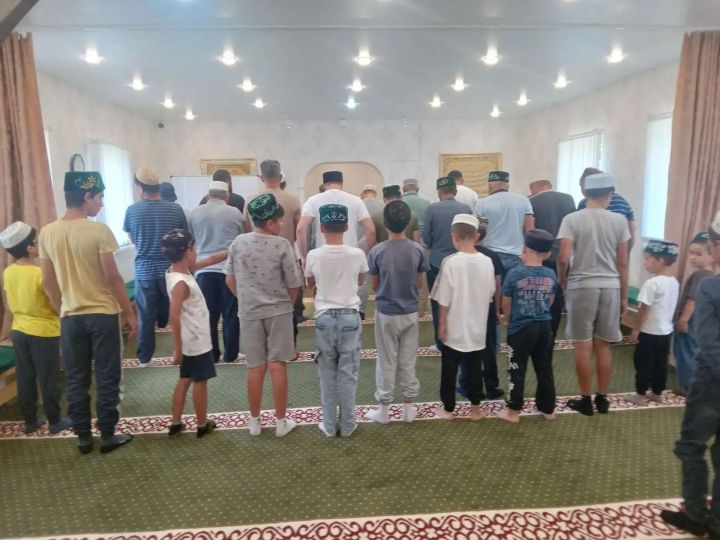Шекше авылында рухи тәрбия: мәчеттә балалар өчен укулар уңышлы узды
