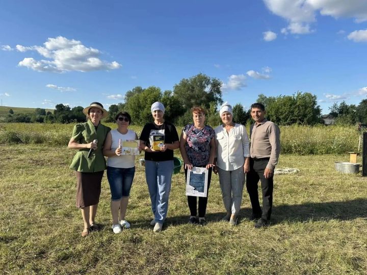 Күңелләрне берләштереп: Түбән оч урамында зур бәйрәм гөрләде
