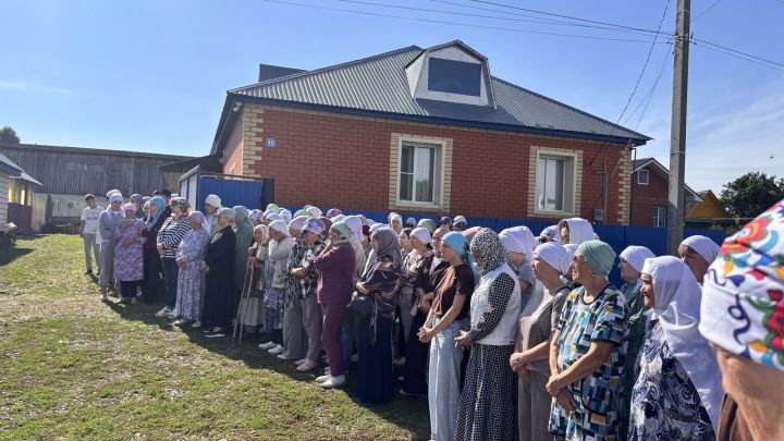 Түбән Шытсу герое: Ватан сагында гомере өзелгән Сәйфетдинов Риматны соңгы юлга озаттылар