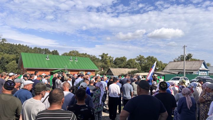 Түбән Шытсу герое: Ватан сагында гомере өзелгән Сәйфетдинов Риматны соңгы юлга озаттылар