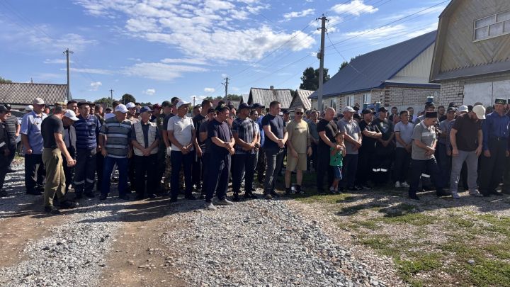 Түбән Шытсу герое: Ватан сагында гомере өзелгән Сәйфетдинов Риматны соңгы юлга озаттылар