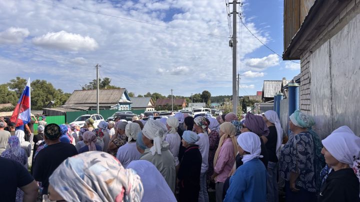 Түбән Шытсу герое: Ватан сагында гомере өзелгән Сәйфетдинов Риматны соңгы юлга озаттылар