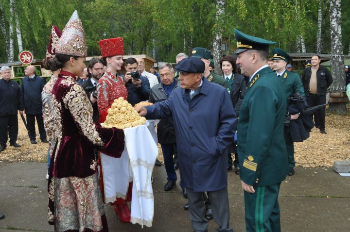 «Урман туе — Сабантуй»: Саба мәйданында  алдынгыларга 37 яңа техника ачкычлары тапшырылды